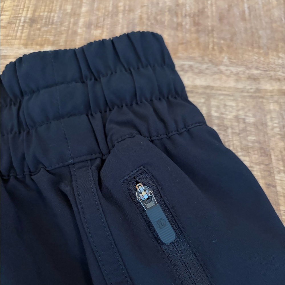 Lululemon Tracker Shorts 4” - Picture 4 of 6